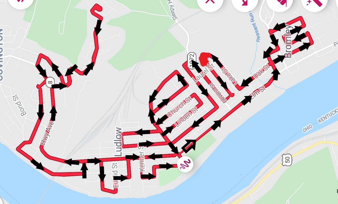 Map showing a zigzag running route with arrows indicating direction through streets, near a river and labeled landmarks.
